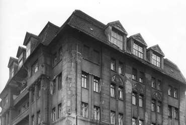 Bécsi utca – Harmincad utca sarok 1958, forrás: Fortepan / Budapest Főváros Levéltára. Levéltári jelzet: HU_BFL_XV_19_c_11