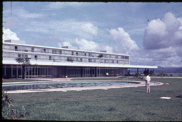 Az Oscar Niemeyer tervezte Palace Hotel Brazíliaváros első épületeként készült el 1957-ben