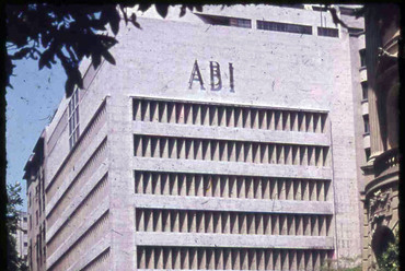 A Marcelo és Milton Roberto tervezte Brazil Sajtószékház (ABI-épület) 1936-1939 között valósult meg, a nemzetközi modernizmus első riói példájaként