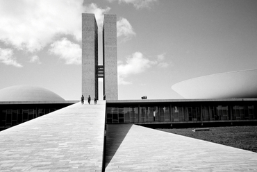 A Nemzeti Kongresszus épülete, Brazíliaváros, fotó: Lucien Hervé, 1961