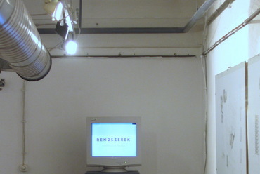 A Rendszerek / Szövetszerkezet című kiállítás Sámsondi Kiss Béláról és tanítványairól az N&n Galériában, 2005. Fotó: Janesch Péter