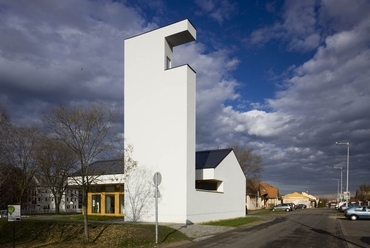 Református gyülekezeti ház, Szandaszőlős - terv: Sajtos Gábor - fotó: Zsitva Tibor