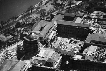 A királyi palota épülő új kupolája, 1963. Fortepan / Adományozó: Simon Gyula. Képszám: 77661.