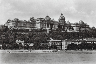 A Királyi Palota 1930 körül. Fotó: Fortepan / TEHTUBE