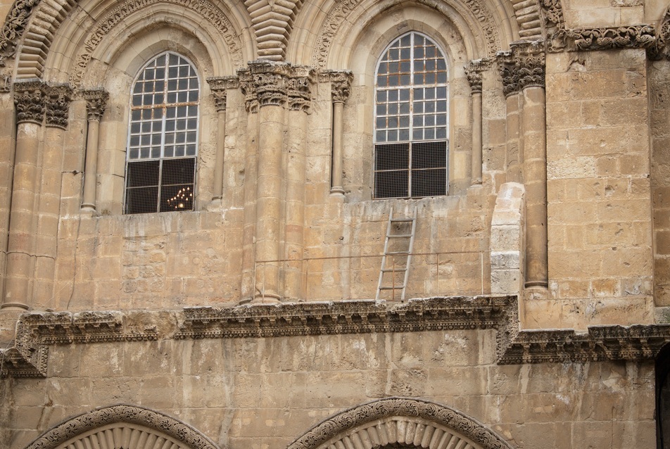Lakat alatt áll a jeruzsálemi Szent Sír-templom?