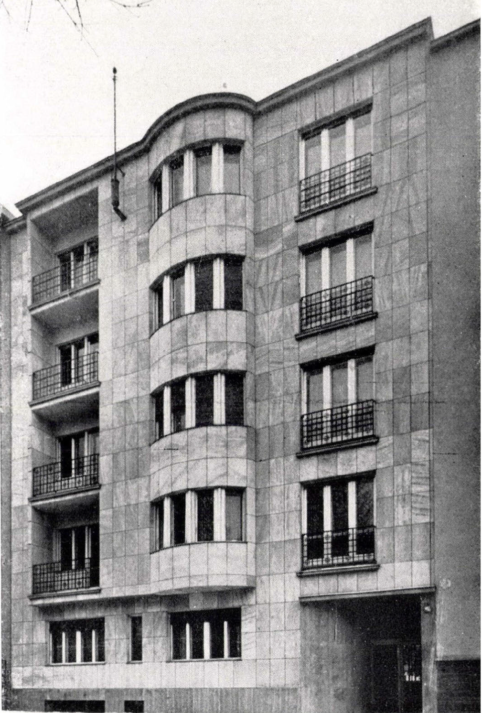 Budapest, Kosciuszkó Tádé utca 18., 1942-ben, tervező: Hámor István (Tér és Forma, 1942/1., 5. o.)