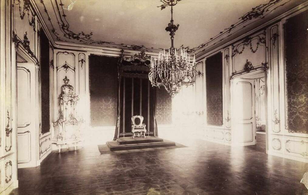 A királyi palota trónterme, 1890 után (az 1891–1905 közötti bővítés előtt). Fortepan / Budapest Főváros Levéltára. Levéltári jelzet: HU.BFL.XV.19.d.1.07.121