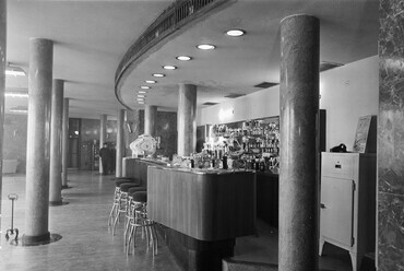 A tranzit bárja 1959-ben (Fotó: UVATERV / Lechner Fotótár)
