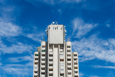 Az újpalotai toronyház napjainkban (Fotó: Kis Ádám / Lechner Tudásközpont)