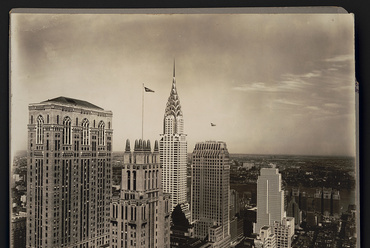 A világrekorder Chrysler Building más felhőkarcolókkal New Yorkban. Fotó: Irving Underhill, 1930. Forrás: Library of Congress