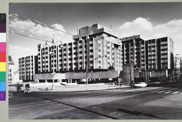 Hotel Intercontinental , Prága. Építészek: Karel Filsak, Karel Bubeníček, Jiří Louda, Jaroslav Švec és mások (1968–1974). Fotó: Kamil Wartha, a Prágai Nemzeti Galéria jóvoltából.