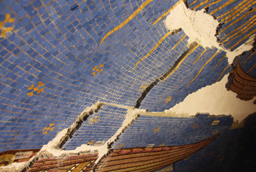 A Dudits-mozaik felújítás előtti állapota