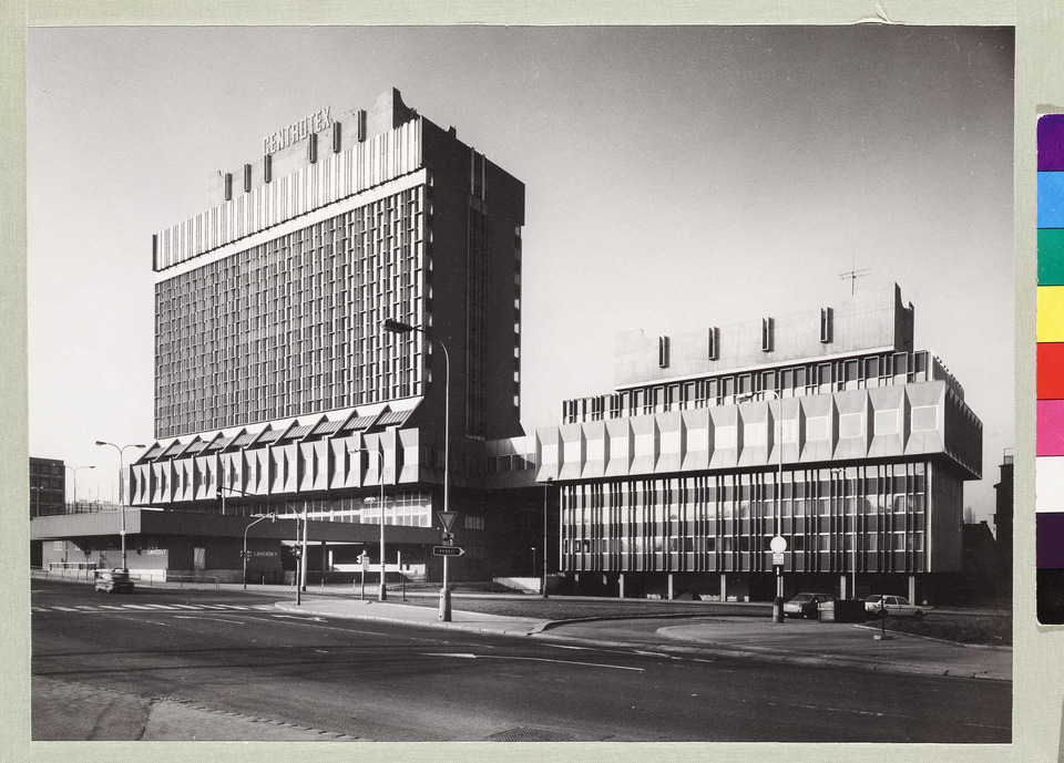 PZO Centrotex, Prága. Építészek: Václav Hilský, Otakar Jurenka (1972–1978). Fotó: Kamil Wartha, a Prágai Nemzeti Galéria jóvoltából.