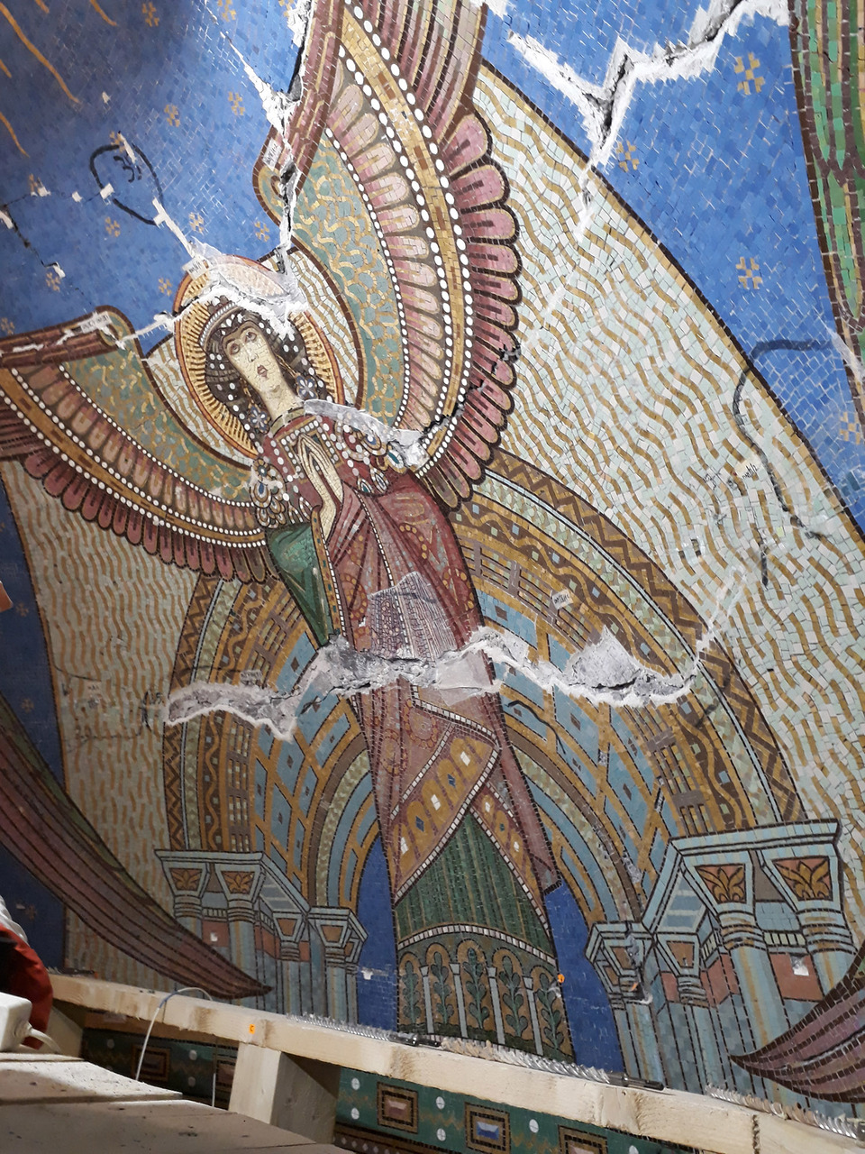 A Dudits-mozaik felújítás előtti állapota