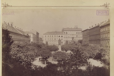 A József nádor tér  – felvétel 1890 és 1894 között készült, Forrás: Fortepan, Budapest Főváros Levéltára, Levéltári jelzet: HU.BFL.XV.19.d.1.07.200