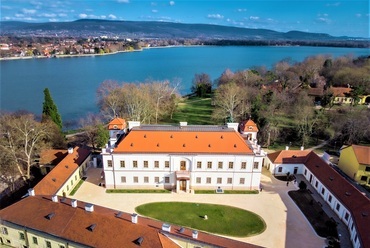 A tatai Esterházy-kastély turisztikai célú fejlesztése, Tervező: M Építész Iroda, 2020., Fotó: Pazirik Informatikai Kft.