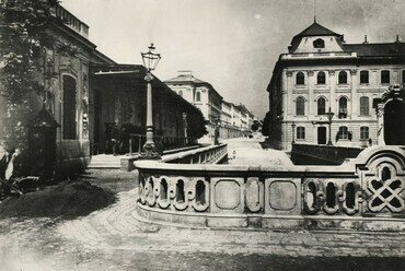 Az egykori rámpa, Oroszlános udvar, a felvétel 1875 után készült, Kép forrása Fortepan 77626, Adományozó Simon Gyula