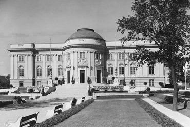 Debrecen, a Déri Múzeum 1940-ben. Fotó: Fortepan / Somlai Tibor