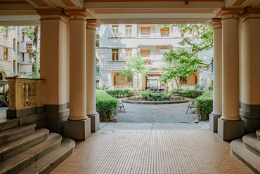 Kuriózumnak számító udvarkert a belvárosban, XIII. kerület, Budapest. Fotó: Lépték-Terv Tájépítész Iroda