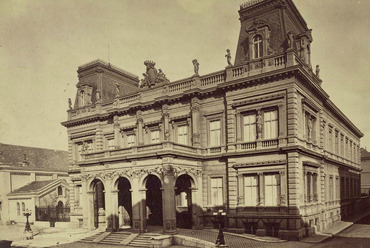 A Károlyi-palota 1881 előtt  és napjainkban. Fotók: Klösz György/Fortepan/Budapest Főváros Levéltára és Fb/A Rádió fénykora