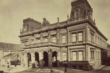 A Károlyi-palota 1881 előtt  és napjainkban. Fotók: Klösz György/Fortepan/Budapest Főváros Levéltára és Fb/A Rádió fénykora