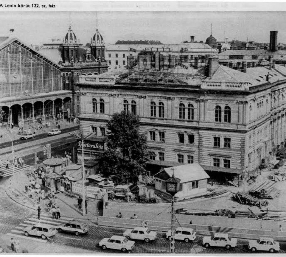 A Pesti Indóház irodaházzá átépített, megmaradt déli szárnya 1977-ben a bontás előtt. Forrás: Ilyenisvoltbudapest.hu