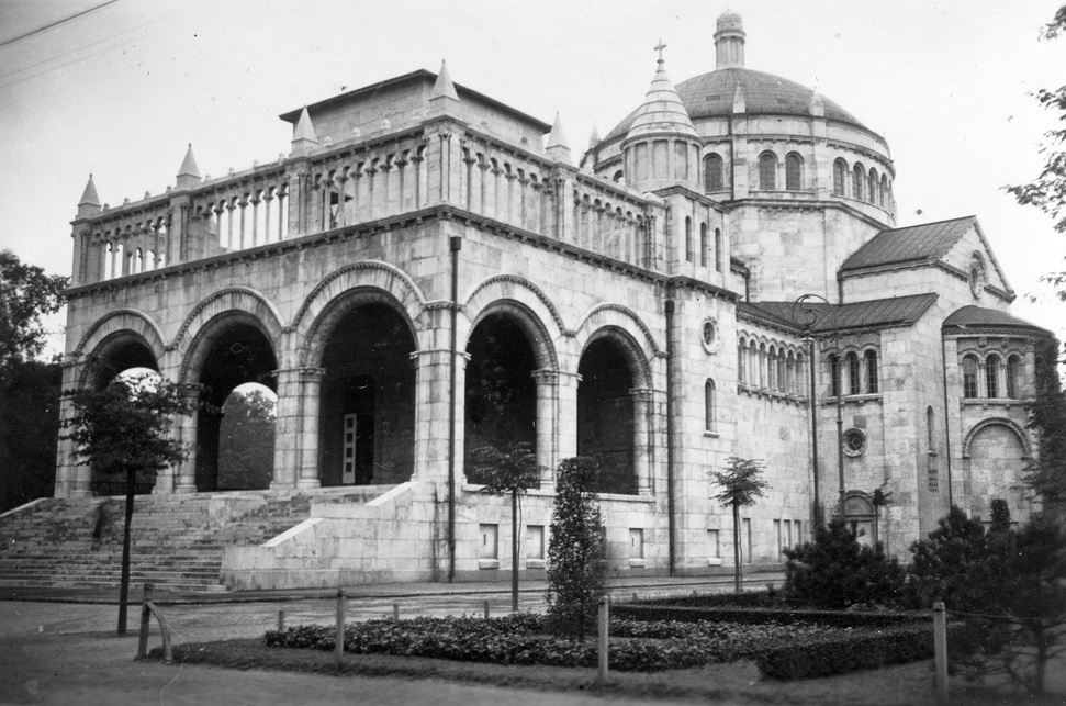 A Kotsis Iván tervezte Regnum Marianum-templom (1926-1930) Budapesten. Fotó: Fortepan / Ted Grauthoff