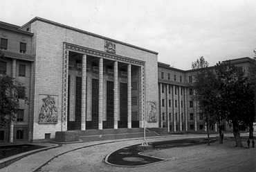 Teherán, Igazságügyi Palota 1970 körül, tervező: Stanislav Sůva, kivitelező: Freund Tibor és munkatársai (Wikipedia/PD)
