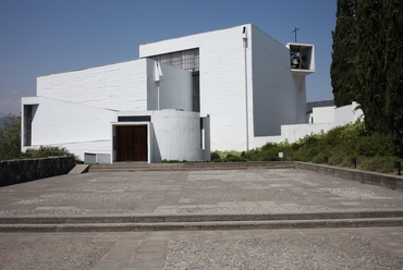 Monasterio Benedictino de la Santísima Trinidad de las Condes, Santiago, Chile (Martín Correa testvér és Gabriel Guarda OSB, 1964). Fotó:  Antoine Wilmering