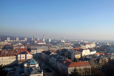 A szálló a városképben. Fotó: Balogh Attila, 2017