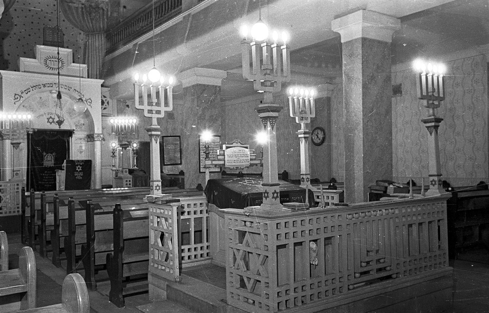 Budapest, Nagy Fuvaros utcai zsinagóga belső tere 1967-ben, tervező: Freund Dezső (Fortepan/Bauer Sándor)