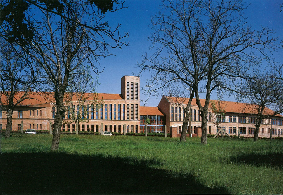 Evangélikus gimnázium, Aszód, 1997-2001 (Lévai Tamással közösen). Fotó: Nagy Tamás