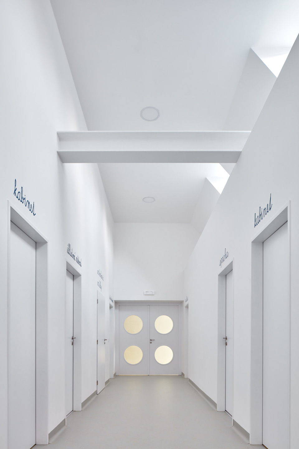 Vřesovice település általános iskolája / egy barokk épületegyüttes felújítása és kortárs továbbépítése - terv: Jiří Markevič | Public Atelier és Jaroslav Sedlák | FUUZE - fotó: BoysPlayNice