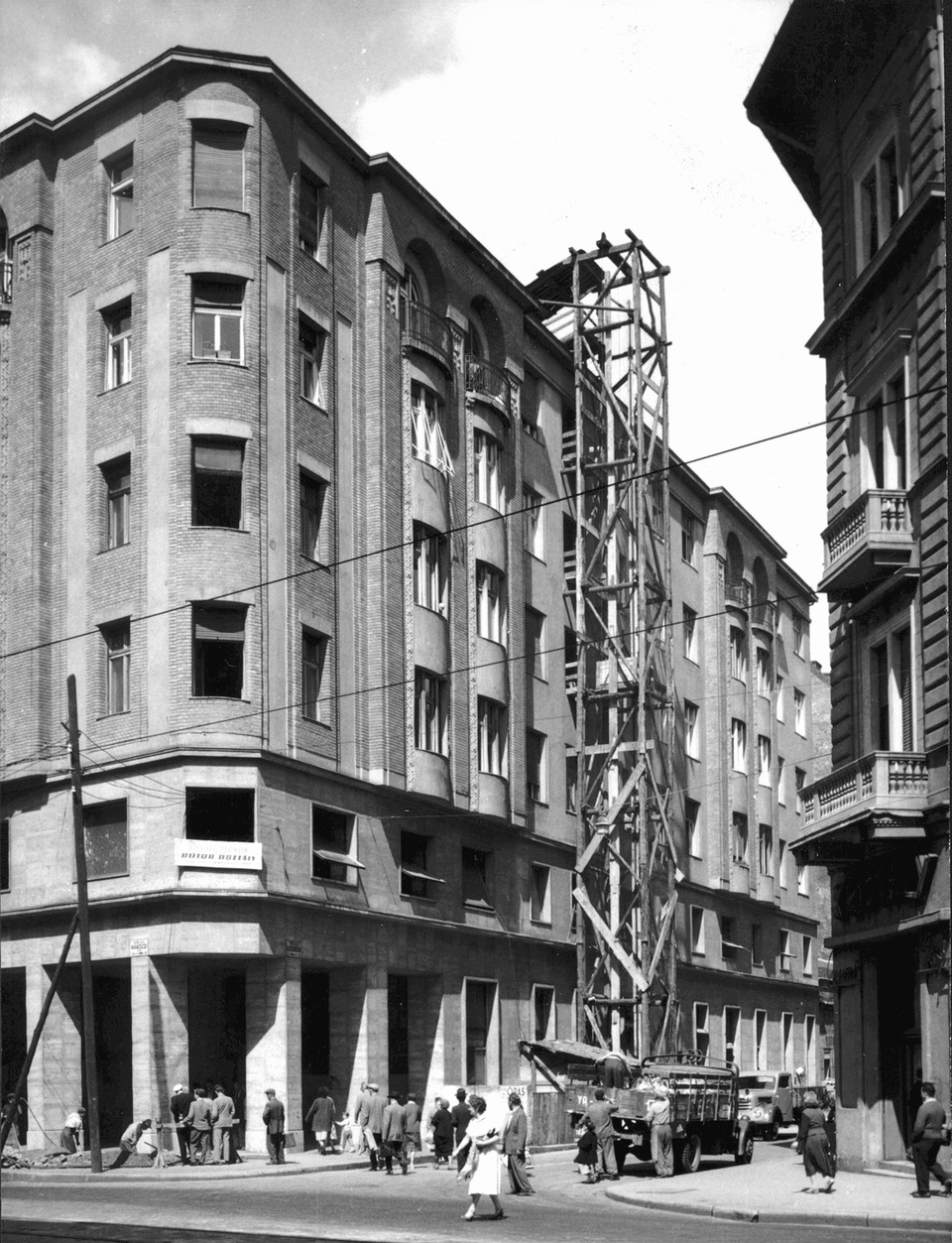 Rákóczi út 76., a földszinten és az első emeleten a készülő Otthon Áruház, 1960, Forrás: Fortepan / Budapest Főváros Levéltára / Városrendezési és Építészeti Osztályának fényképei
