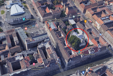 Madártávlatból jól látszik a templom a Luther Udvar tömbjének belsejében. Kép: Google 