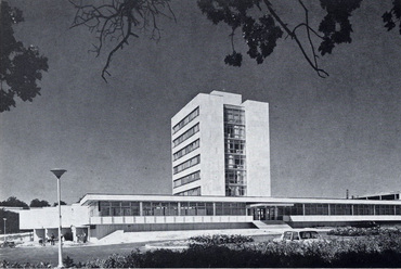 Balatoni Úttörőváros központi épülete, Zánka, 1974 – terv: Kiss Imre ÁÉTV