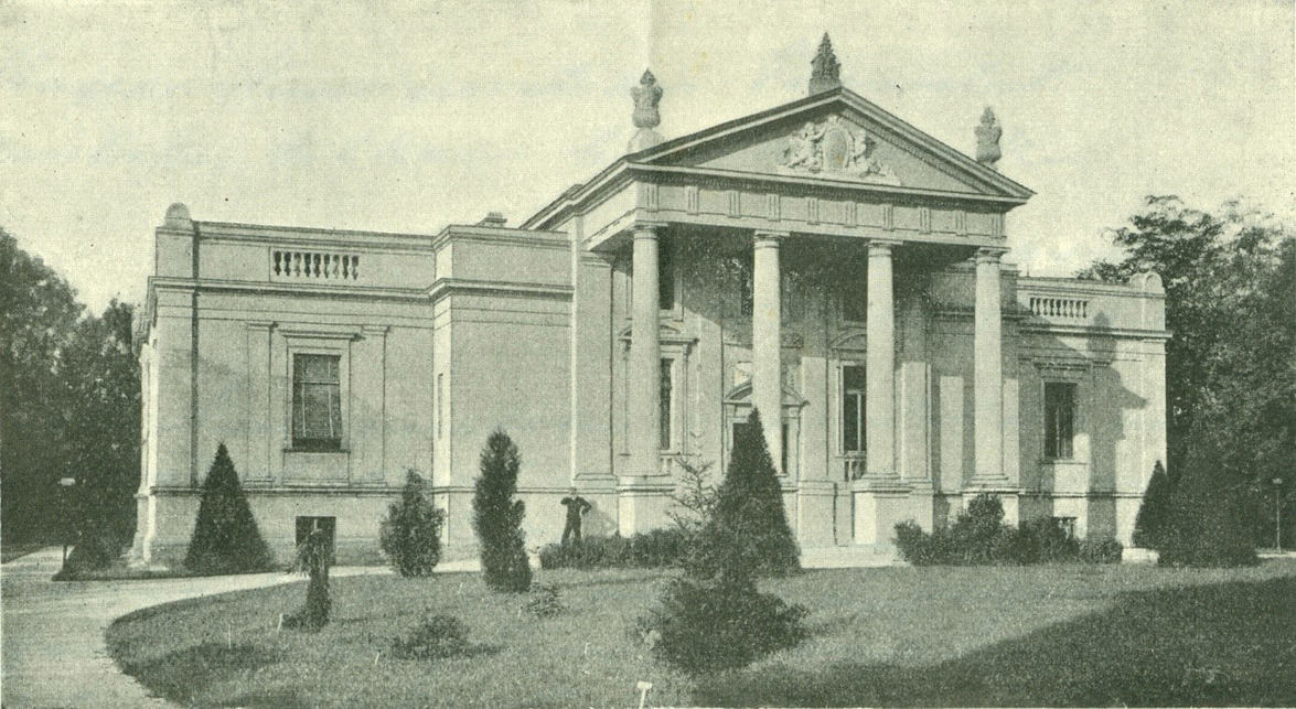 Archív fénykép az 1892-ben befejezett Lenck-villáról a múzeummá történő átépítés (1910-1913) előtt. A kép forrása: Építészettörténeti Értékleltár, az eredeti Győr-Moson-Sopron Megye Soproni Levéltárában