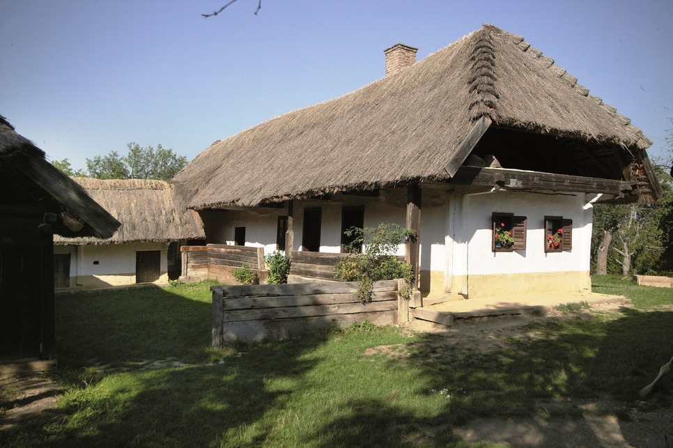 Átépített kerített ház Szalafő Papszerről, Vasi Skanzen - fotó: Gráfik Imre