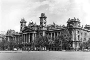 Az Igazságügyi Palota épülete 1959-ben. (ekkor a Magyar Nemzeti Galéria és az MSZMP Párttörténeti Intézete), Fotó forrása: Fortepan, Adományozó: Radnai Márton