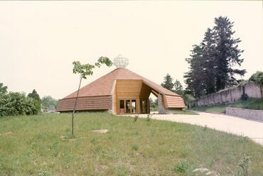 Kistelegdi István munkáiból: Ravatalozó, Siklós, 1972. Fotó: Csorba Győző Könyvtár - Pécs