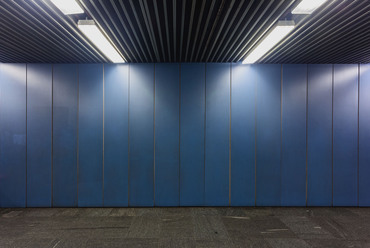 Ha kék, akkor a Határ úti állomáson vagyunk. A kék amúgy az M3-as metróvonal saját színe,  ezzel jelölik a szignifikációban és a térképeken. Fotó: Danyi Balázs, 2014 október