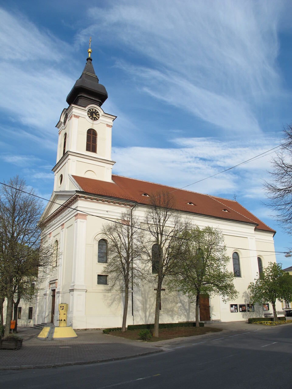 Grosspeterdorf, Katolikus plébánia templom - építőmester: Brenner (IV) János - forrás: Wikipedia/Ueb-at/CC BY-SA 3.0)