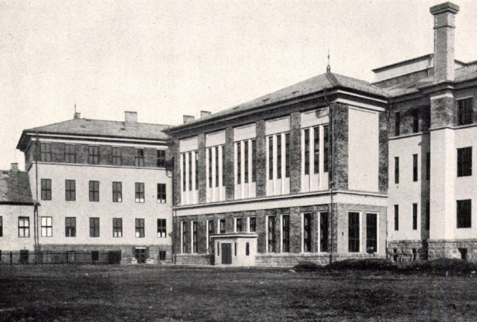 Szombathely, Állami Reálgimnázium (ma: Tanárképző Főiskola) 1933 körül - tervező: Brenner (VI) János - forrás: Tér és Forma, 1933/2., 37. o.