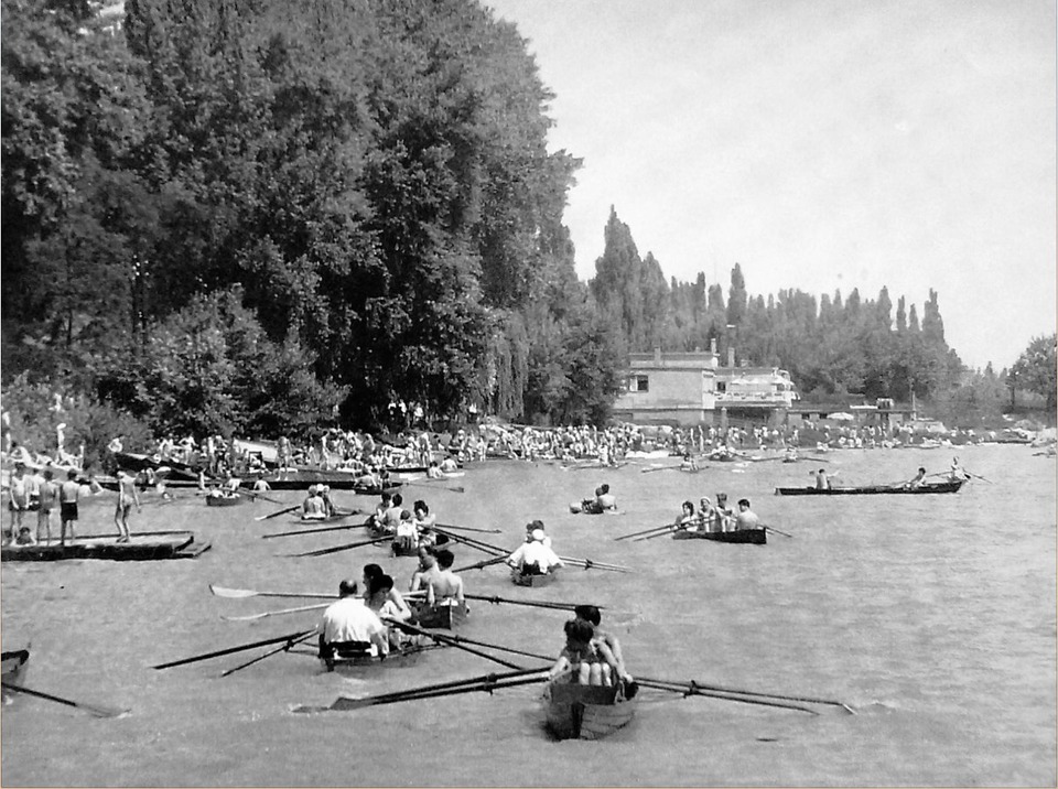 A Rómain a hatvanas években, háttérben a Duna kioszk. Forrás: Római parti csónakházak anno Facebook-csoport