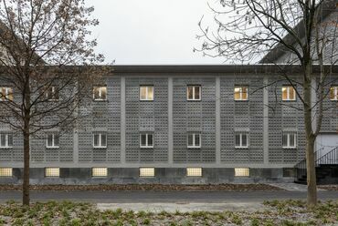 A Zentral- und Hochschulbibliothek rehabilitációja, Lunzern, Svájc, Tervezők: Thomas Lussi és Remo Halter Casagrande, 2017-2020., Fotó: Leonardo Finotti, A Lussi + Halter AG hozzájárulásával