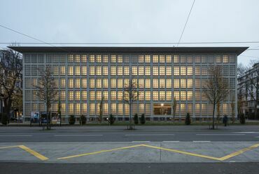 A Zentral- und Hochschulbibliothek rehabilitációja, Lunzern, Svájc, Tervezők: Thomas Lussi és Remo Halter Casagrande, 2017-2020., Fotó: Leonardo Finotti, A Lussi + Halter AG hozzájárulásával