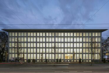 A Zentral- und Hochschulbibliothek rehabilitációja, Lunzern, Svájc, Tervezők: Thomas Lussi és Remo Halter Casagrande, 2017-2020., Fotó: Leonardo Finotti, A Lussi + Halter AG hozzájárulásával