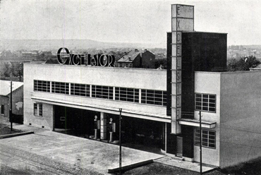 Budapest, Excelsior autószerviz 1930-ban, tervező: Lauber László (Tér és Forma, 1930/11., 471. o.)