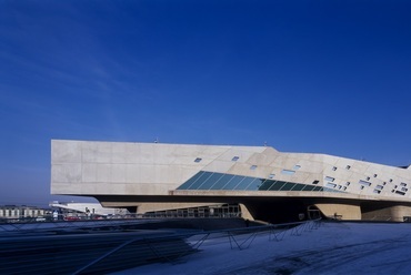 Phaeno Tudományos Intézet, Wolfsburg, Németország, Zaha Hadid Architects, 2000-2005, Kép forrása:  ©Werner Huthmacher, zaha-hadid.com