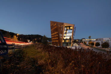 Powerhouse Telemark – tervező: Snøhetta, 2020., Porsgrunn, Norvégia – fotó: © Ivar Kvaal
